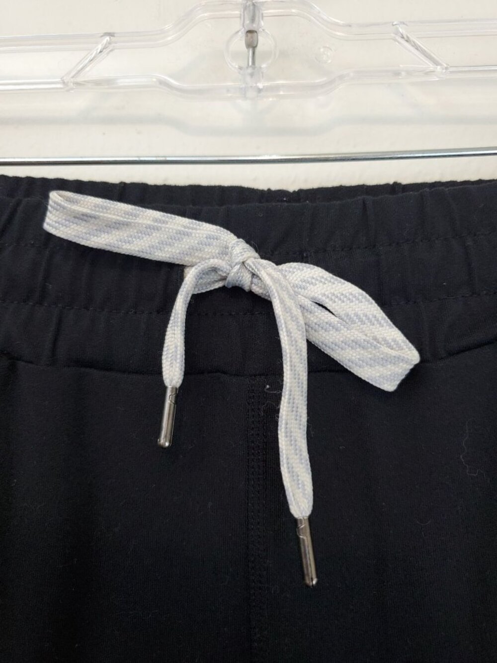 Vuori Performance Jogger in black, pull on with drawstring - Picture 4 of 12